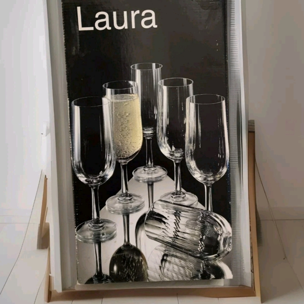 Laura Champagne Flute Glass Set